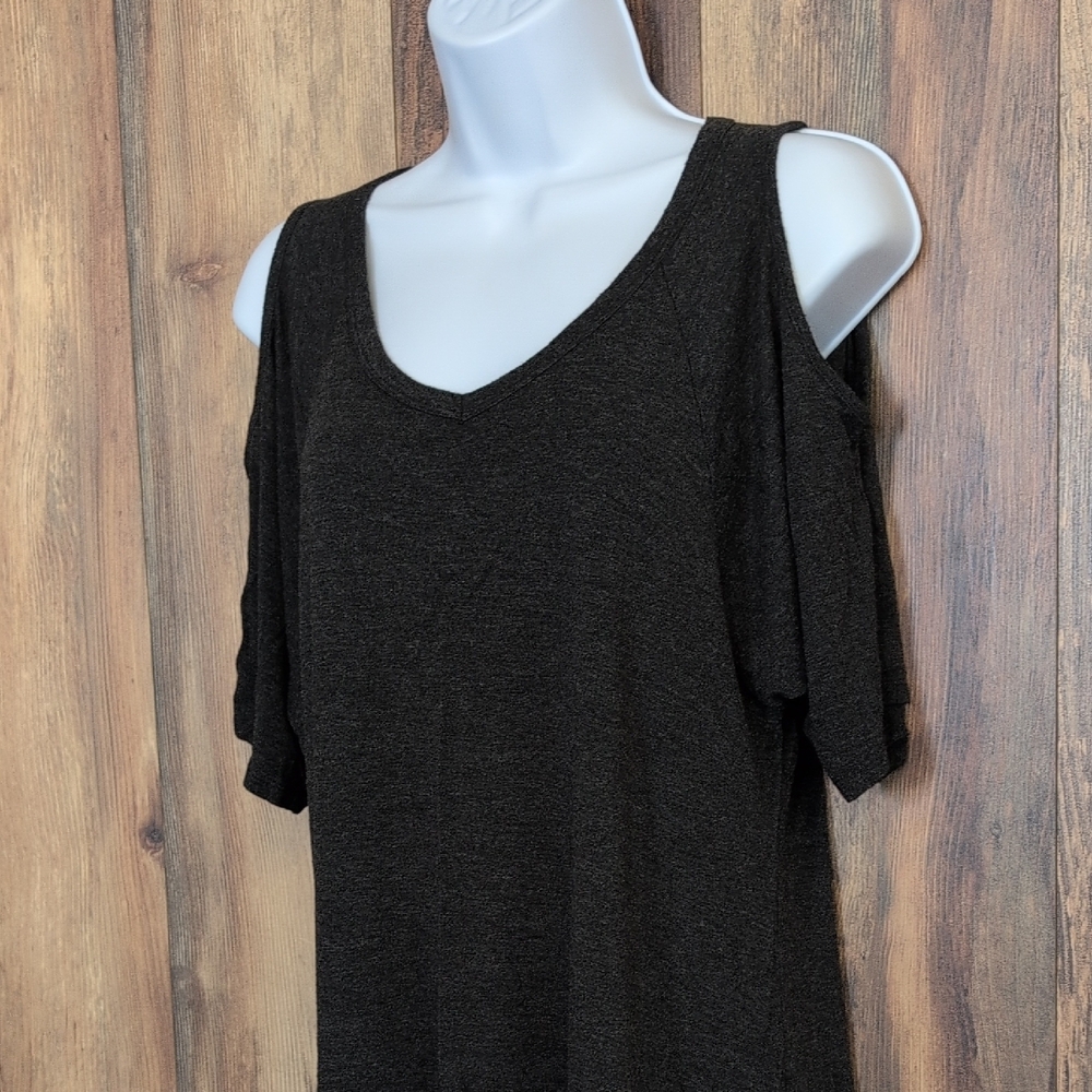 Neon Soul Charcoal Gray V Neck Cold Shoulder Top L                          R150